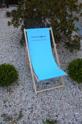 Leżak z drewna International Paper niebieski