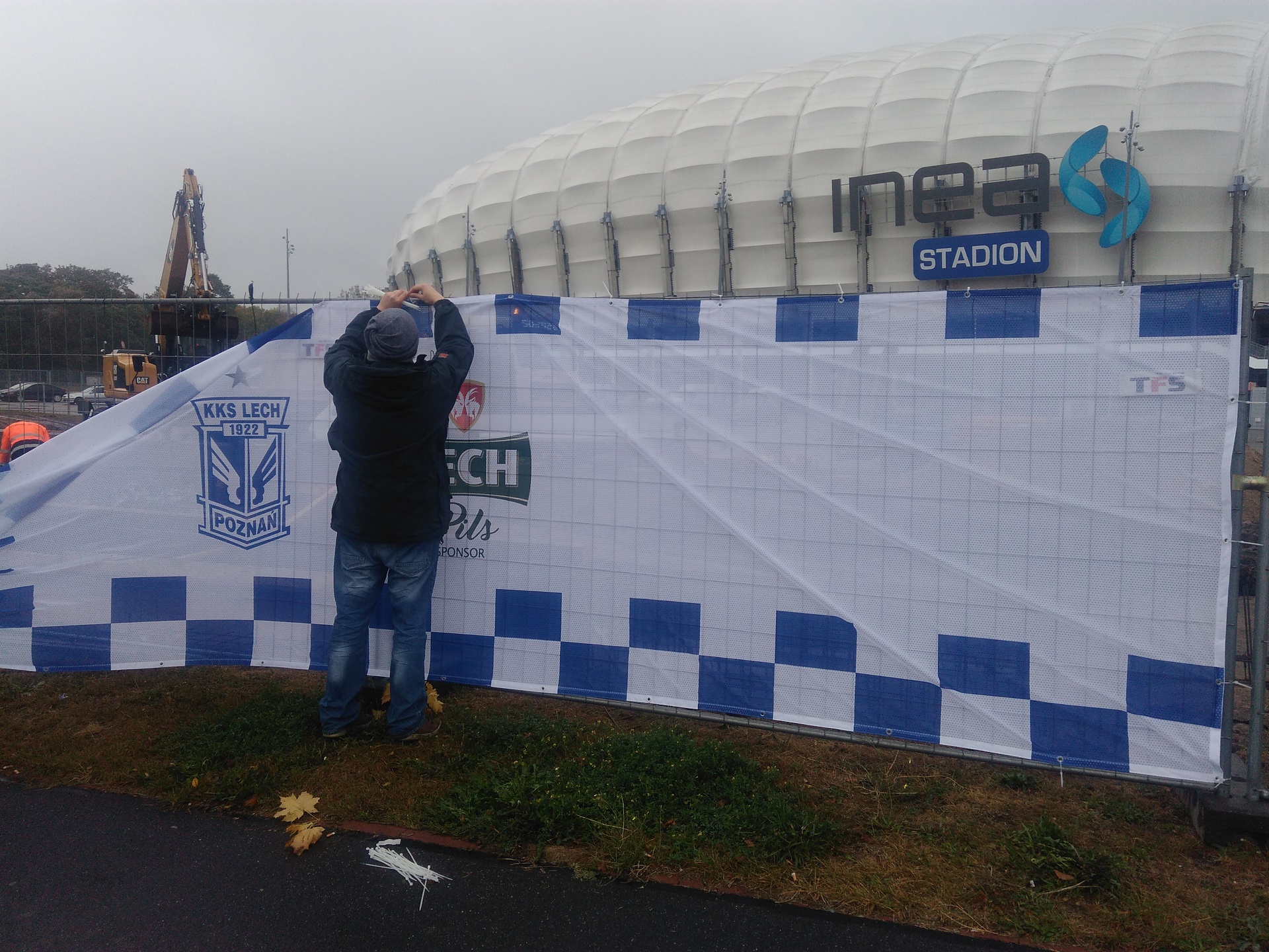 montaz baneru na stadionie KKS LECH POZNAŃ